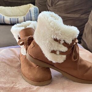 Cozy Faux-Fur Lined Ankle Boots in Chestnut Brown